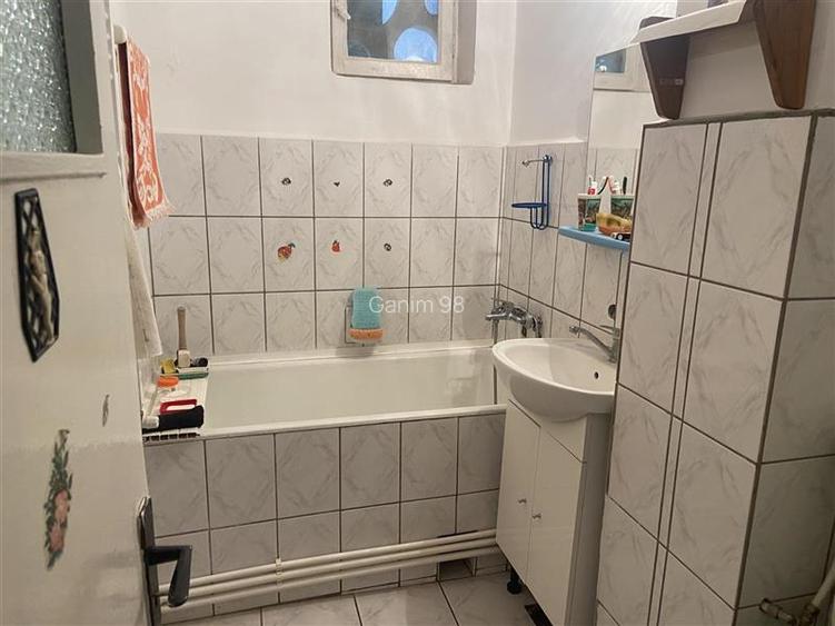 Apartament 2 camere , zona cartier Gara , etaj 1 4 , curat , liber , centrala te - 5