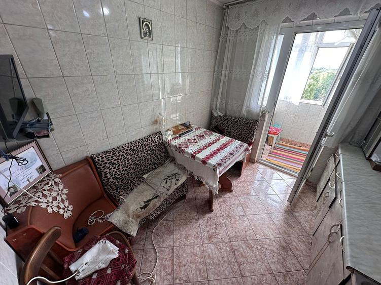 De vanzare apartament 3 camere 2 bai zona Crangasi - 11