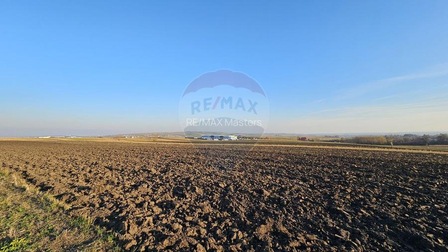 Teren extravilan 6,100mp Stroiesti / Soseaua DN17, Suceava - 8