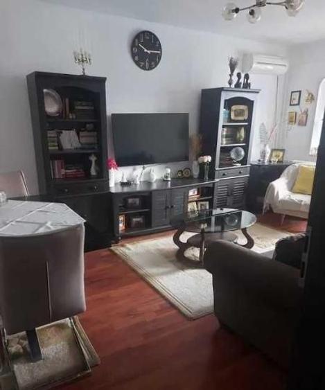 APARTAMENT 3 CAMERE DECOMANDAT CONFORT 0 ZONA TROCADERO