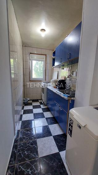 TITAN, apartament 2 camere decomandat, et.3, metrou 1 Decembrie - 6