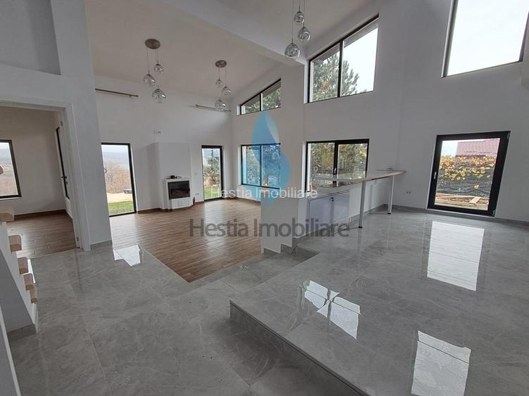 Vila eleganta P+M si 1500mp teren, Hlincea. - 2