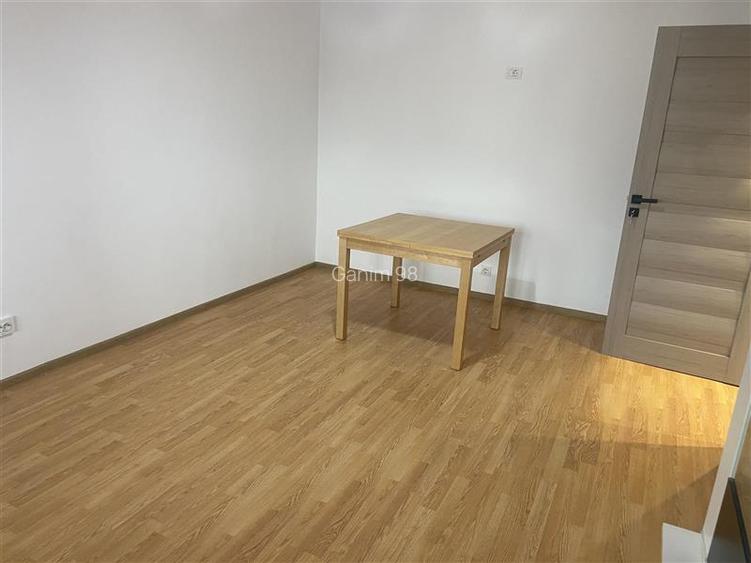 Apartament 3 camere de inchiriat , zona Scoala nr 2- Piata Moldovei decomandat , - 3