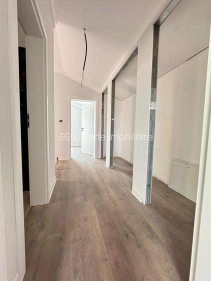 Duplex despartit prin camera tehnica - 4 camere Toate Utilitatile - 8