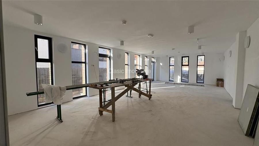 Inchiriere cladire noua 1200 mp utili, ideala pentru gradinita- cresa in Dambul - 11