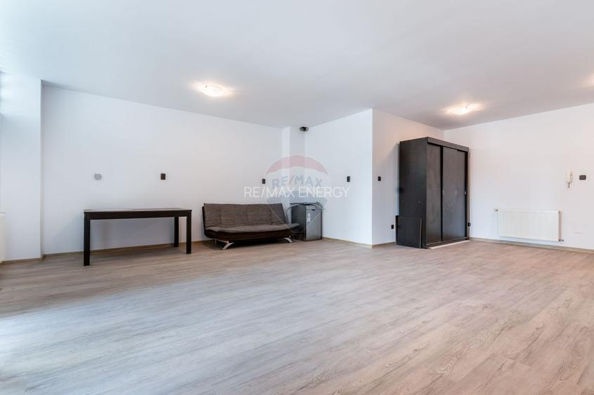 3 cam, 83 mp, zona Rivus, bloc nou, et 1, comision 0 - 5