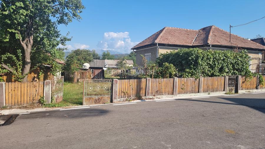 Casa cu 1180 mp teren in comuna Bunesti - 3