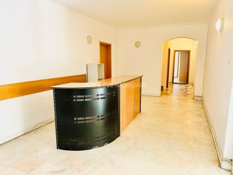 Proprietate spatioasa si versatila, formata din hochparter inalt si demisol - 4