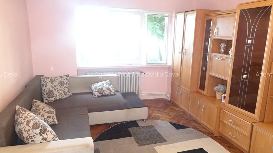 Inchiriez apartament cu 2 camere in Deva, parter, zona Pacii (scoala Andrei Sagu - 1