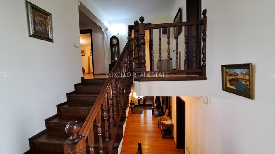 VILA INDIVIDUALA SUPERBA - CU TEREN GENEROS - AMPLASAMENT IDEAL - 38