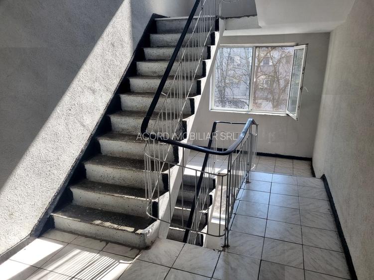 Piata CET  - garsoniera transformata in 2 camere - 12