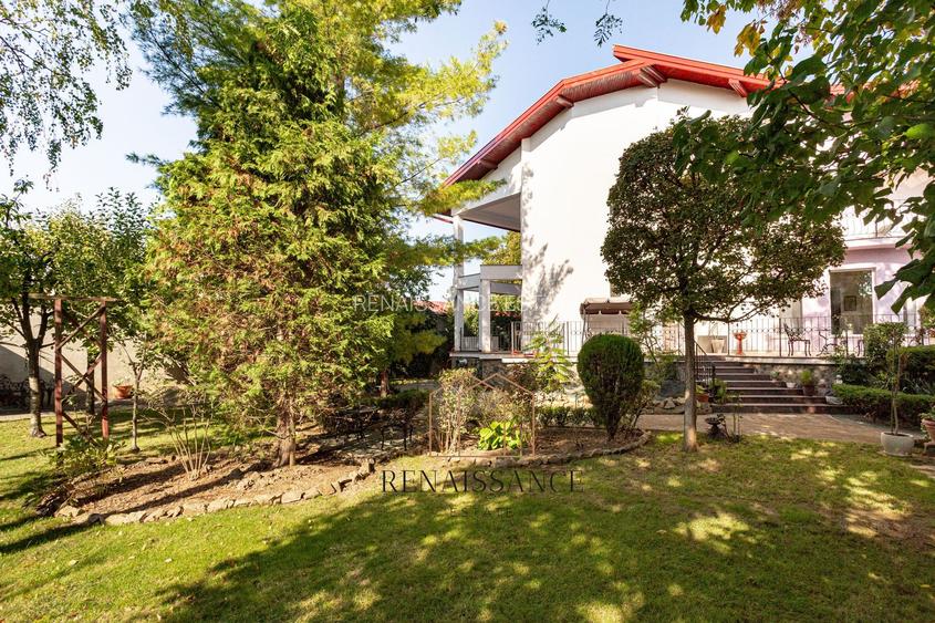 Timisoara - Girocului Vila 12 Camere 4 Bai | 497mp Utili 1373mp Teren - 42