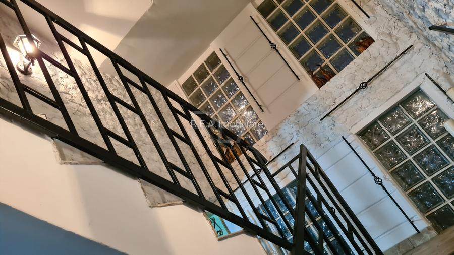 Vila superba 2012, P+1+M, 10+ camere, posibilitate business gradinita sau centru - 34