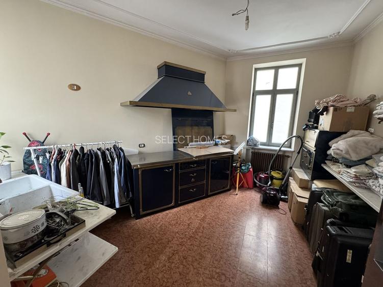 Vila istorica de vanzare in zona *Unirii* | 21 camere | curte, garaj - 36