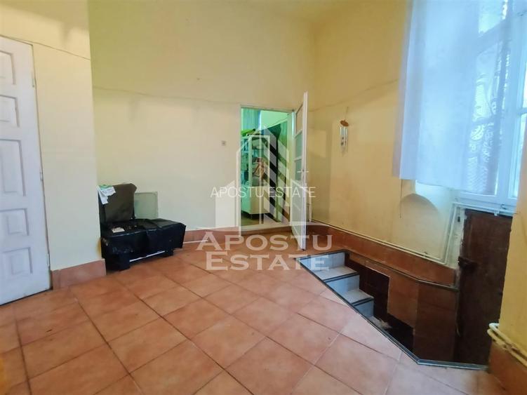 Apartament cu 4 camere, la parter, cu 2 fronturi stradale. - 4