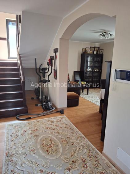 Casa cu etaj la Hudum - 9