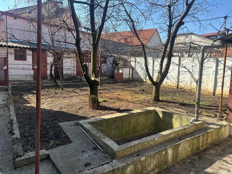 Casa 3 camere - singur in curte - zona Trei Stejari - nemobilata
