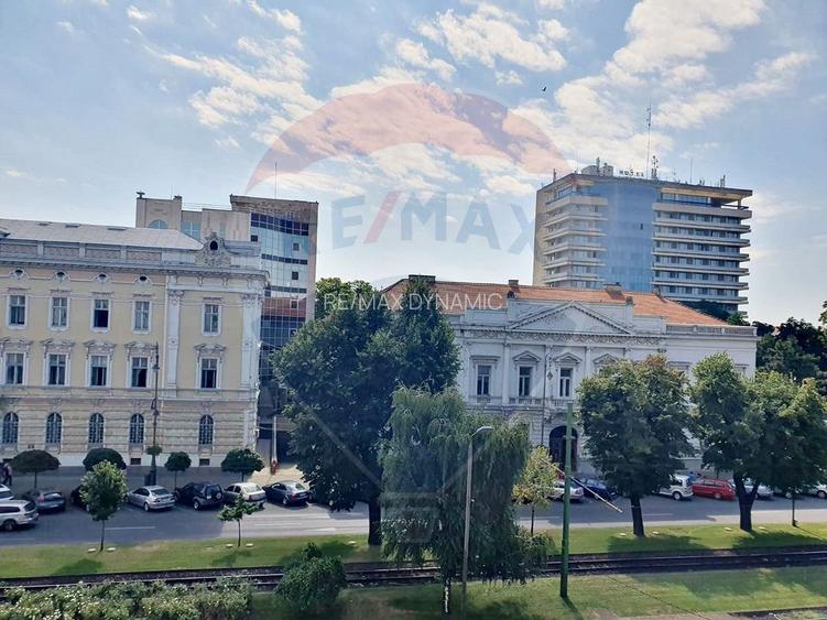 Apartament spatios de vanzare in Palatul Neuman, ultracentral. - 3