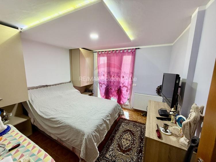 Apartament cu 4 camere de vânzare pe Strada Longinescu - 15