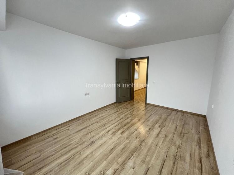 Casa cu 7 camere | 3 balcoane | Garaj | 220 mp + 80 mp curte | Cartier Panorama - 10