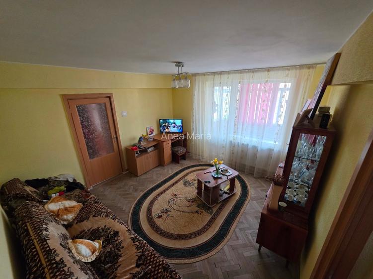 Apartament 3 camere, 64 mp, centrală proprie, balcon închis – Năvodari, str. Tin - 6