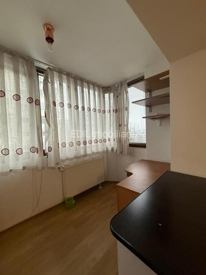 Apartament de vânzare, 3 camere, 74 mp, Plopilor zona bloc Semilună - 5