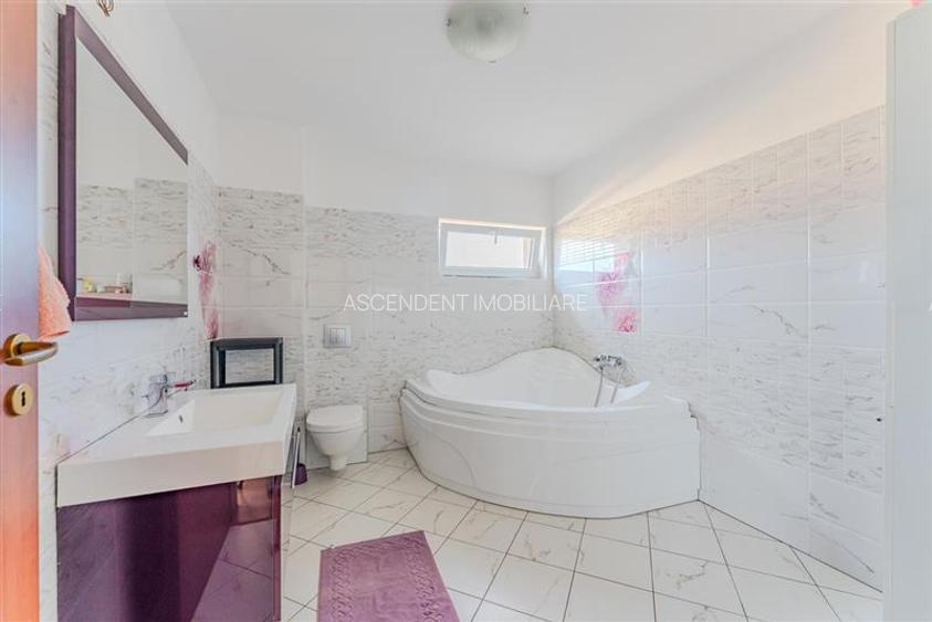 Vila solida Tractorul Coresi, spatii ample, teren 700 mp, garaj 4 masini - 54