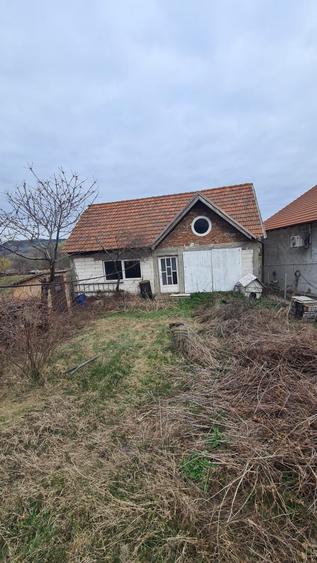 Casă de vânzare – 2 corpuri, teren 1000 mp, Lancrăm, județul Alba