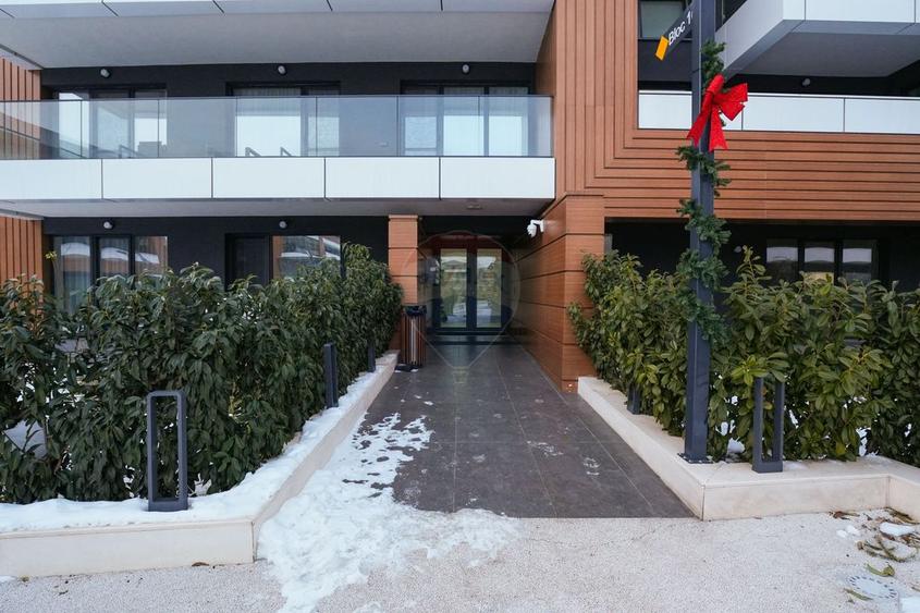 Vanzare apartament de lux cu 4 camere, curte de 279 mp in Pallady