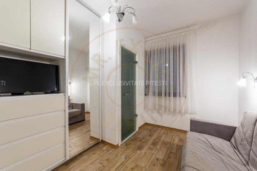 Vila zona Expo Parc - 2 apartamente, curte comuna - 15