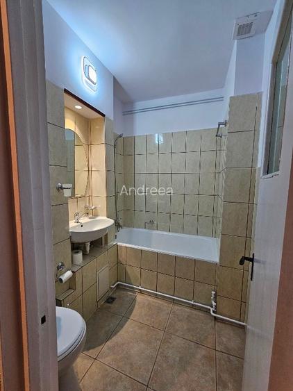 Inchiriez apartament 4 camere zona Militari - 6