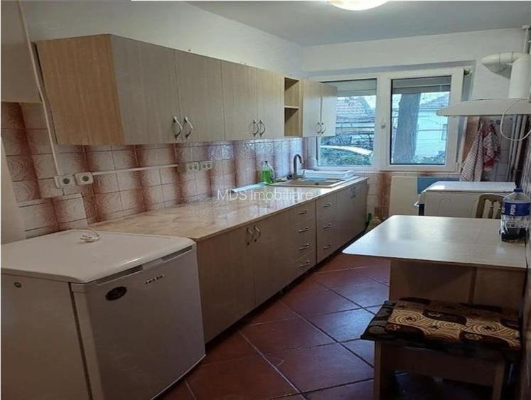 2 camere la parter cu balcon linga Piata Doina - 4