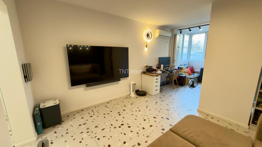 Garsoniera Militari, langa statia de metrou Gorjului, loc parcare ! - 4