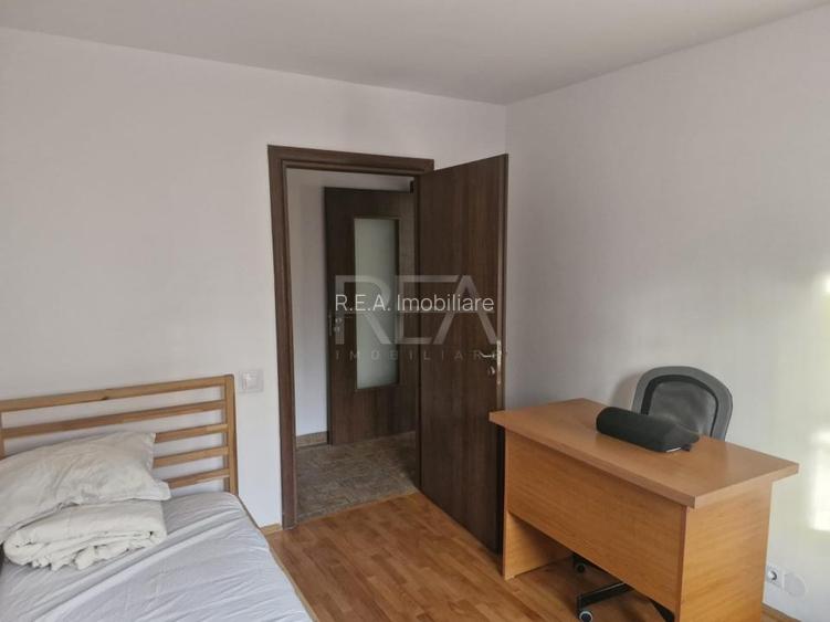 3 camere Titan, centrala, inst. schimb., an 1969, metrou, 68 mp - 2