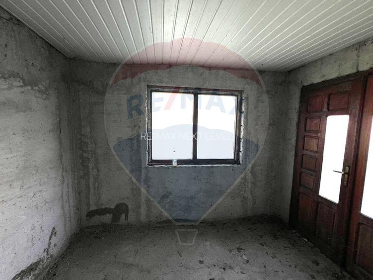 Casă / Vilă cu 6 camere de vânzare în BUHUȘI Județul BACĂU - 15