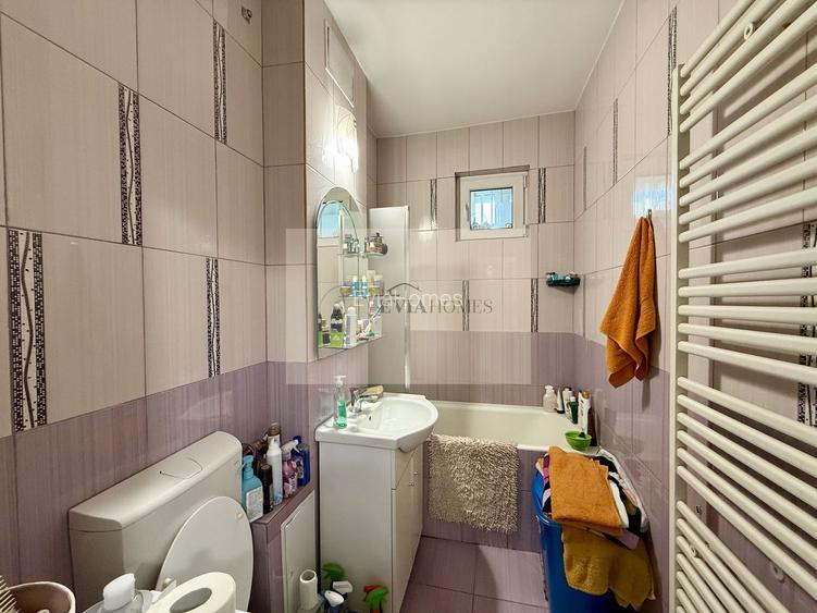 3 camere/ 2 bai/ balcon/ pacare inclusa/ 2 min de VIVO - 5