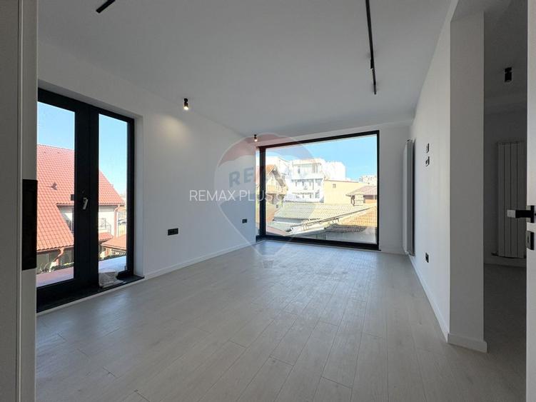 Casă / Vilă cu 8 camere de închiriat în zona Faleza Nord - 20