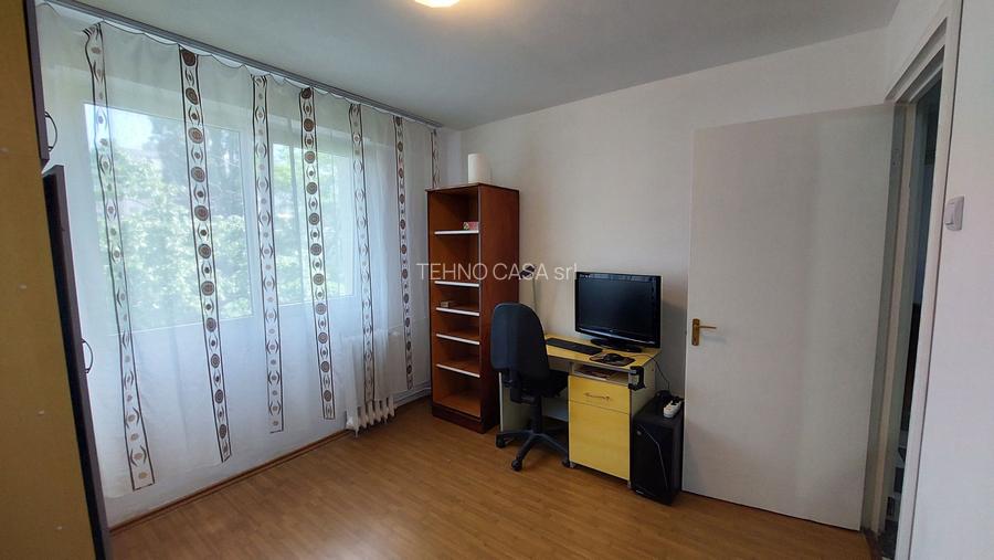 TITAN, apartament 2 camere decomandat, et.3, metrou 1 Decembrie - 4