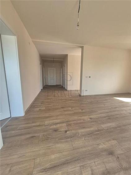 CASA INDIVIDUALA - SUPERBA - APROAPE DE CENTURA