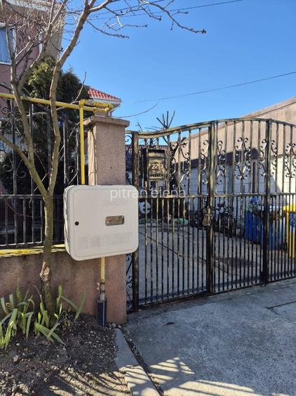 Vilă 4 camere de vânzare in orasul Techirghiol. Casa este compusă din P+1 . La p - 4