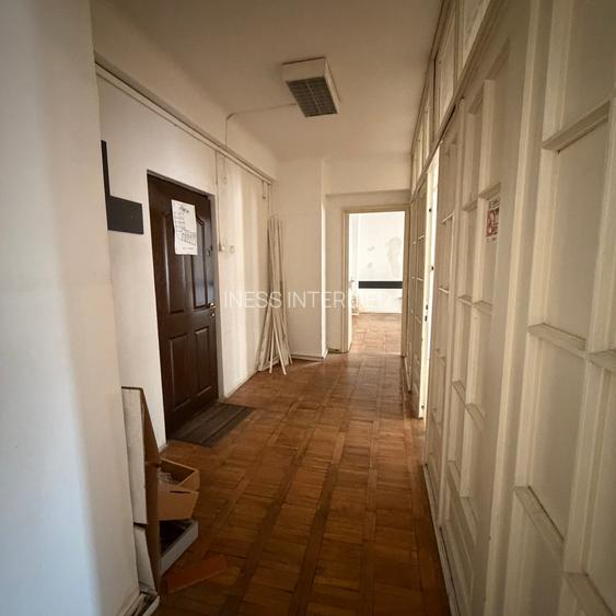 spatiu in cladire de birouri / zona Universitate / 3 camere - 80mp / - 6