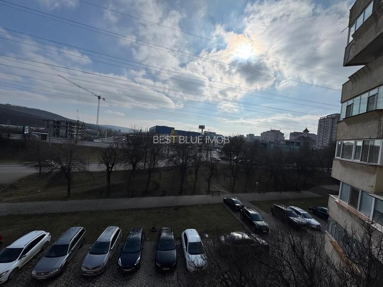 Apartament de vanzare, 2 camere, bine compartimentat, Nicolina, 1986, etaj 3 - 9