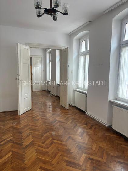 Apartament 3 camere, Poarta Schei - 2