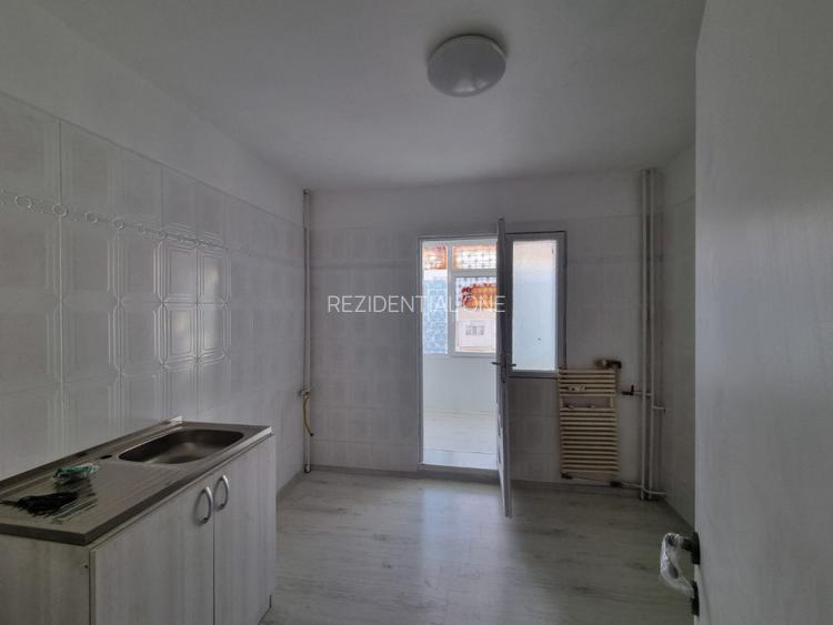 Digu Barnat- Zona Nord - Ap. 2 camere decomandate- etaj 3- bloc din 86 - 5