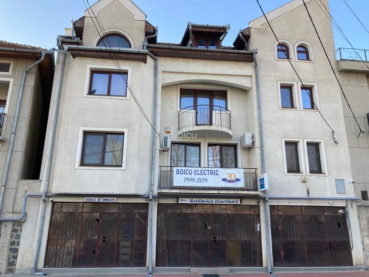 Casă parter +2 etaje si mansarda,la parter spatii comerciale deja inchiriate - 2