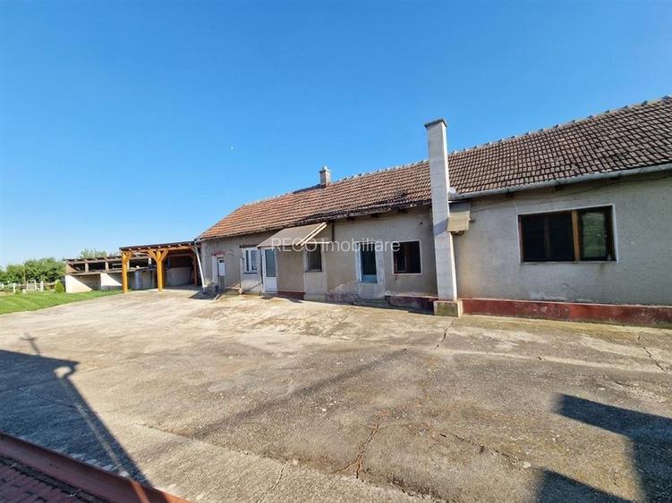 RECO Proprietate cu 2 case si teren mare in Girisu de Cris - 24