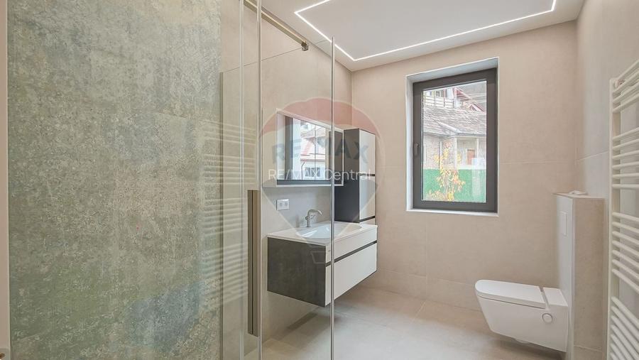 La poalele Tâmpei — vilă contemporană în Schei - 12