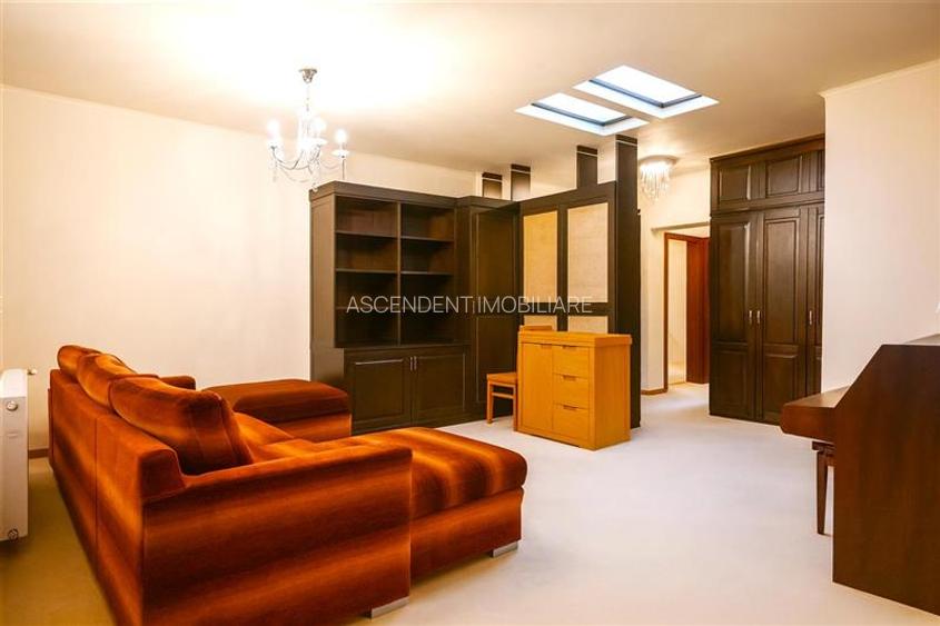 FILM! Rezidenta montana,decor apreciabil, pod mansardabil,garaj propriu,Central - 10