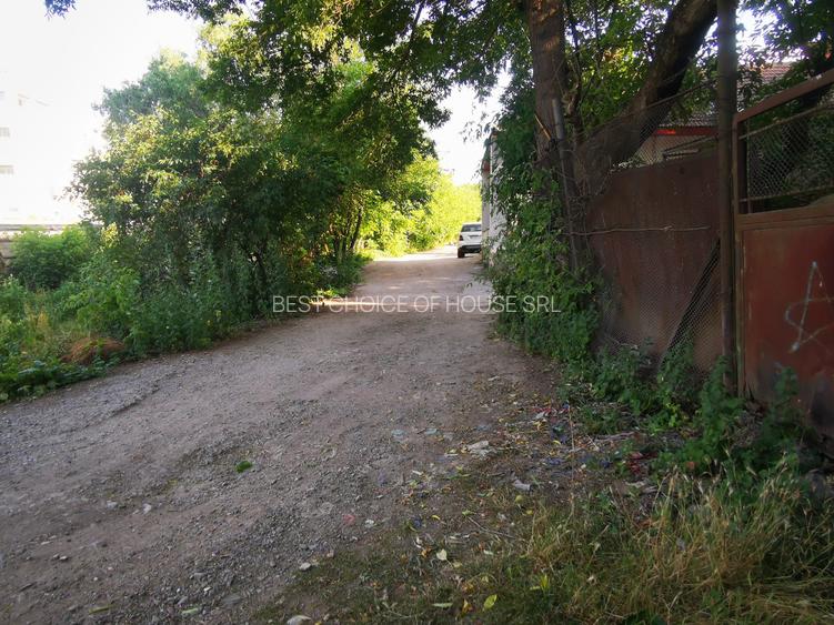 Central . 1200 mp la 1,4 km din Podu de Fier , toate utilitatile - 5