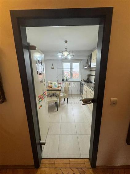 SIMION BARNUTIU - LIFT - 3 CAMERE - 2 BAI - DECOMANDAT - 4